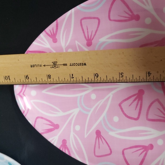 Cynthia Rowley NWOT Set/4 Colorful Egg-Shaped Melamine Plates - Picture 3 of 5